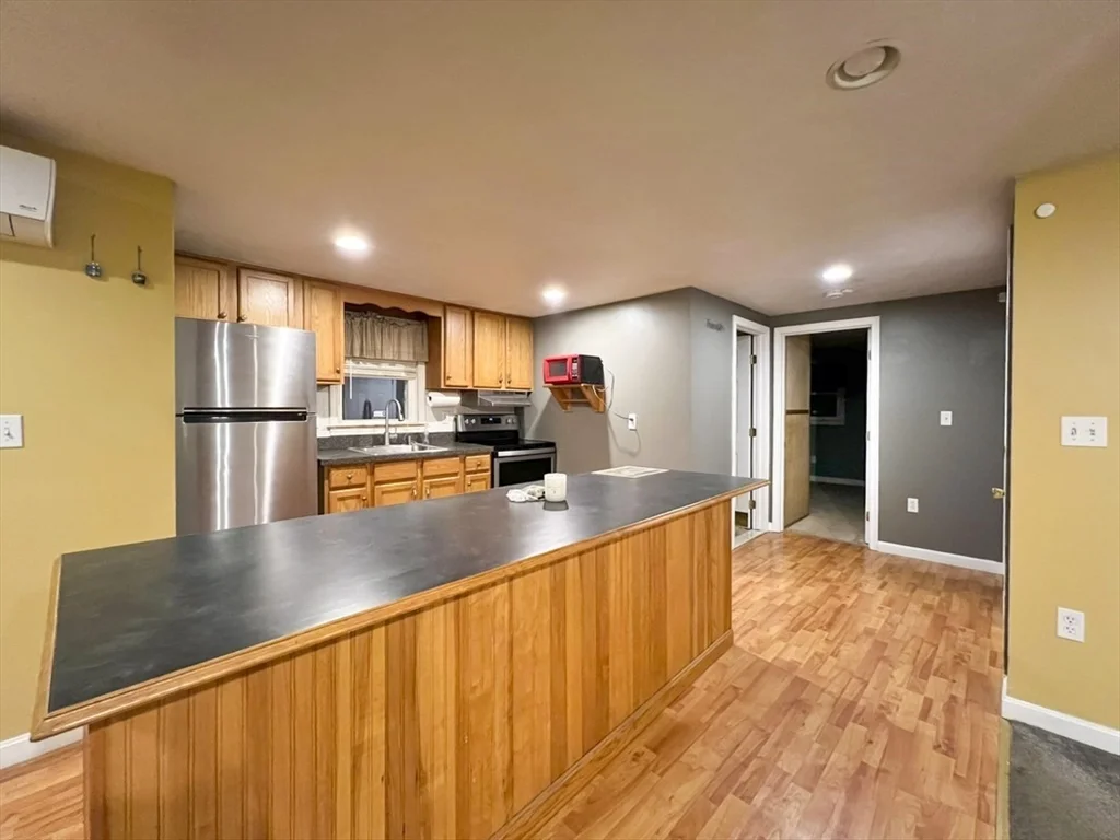 3 bed, 2 bath apartment for rent at 168 Park Ave, Wareham — photo 4 of 21