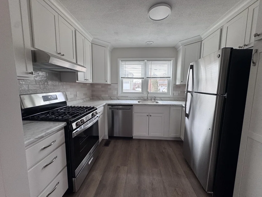 2 bed, 1 bath apartment for rent at 168 Pine St Unit 2, Danvers — photo 4 of 21