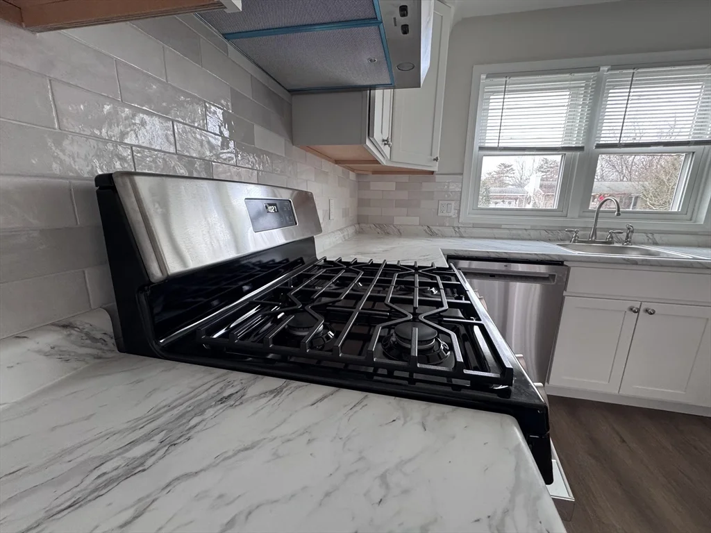 2 bed, 1 bath apartment for rent at 168 Pine St Unit 2, Danvers — photo 6 of 21