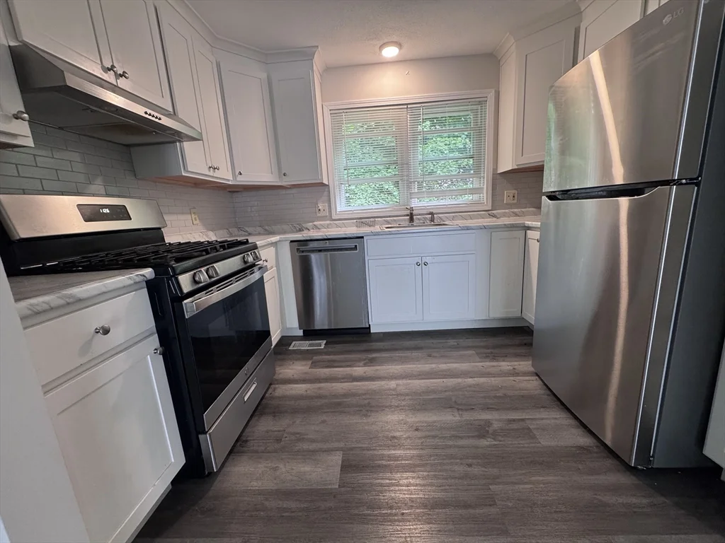 2 bed, 1 bath apartment for rent at 168 Pine St Unit 5, Danvers — photo 3 of 17