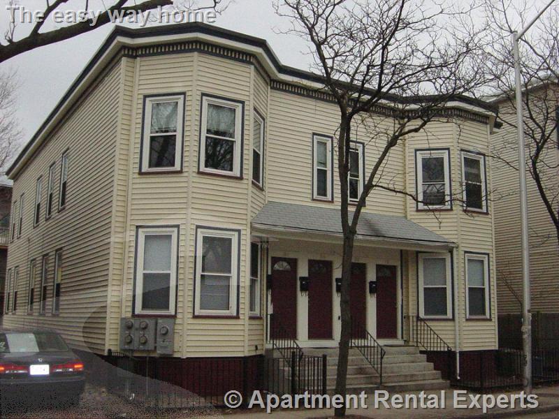 2 bed, 1 bath apartment for rent at 168 Putnam Ave, Riverside — photo 1 of 5