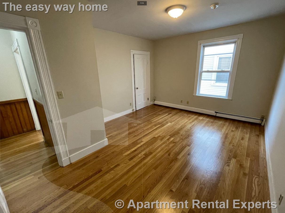 2 bed, 1 bath apartment for rent at 168 Putnam Ave, Riverside — photo 2 of 5