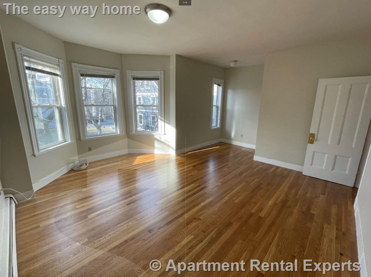 2 bed, 1 bath apartment for rent at 168 Putnam Ave, Riverside — photo 4 of 5