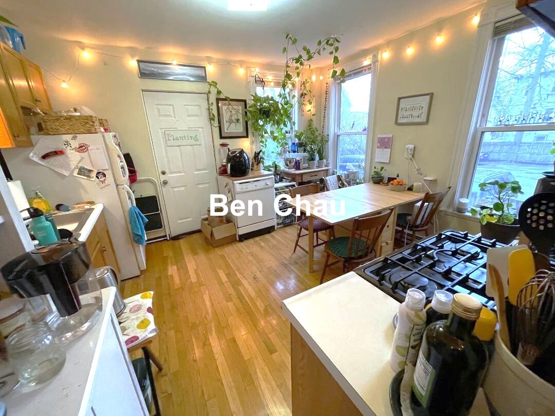 2 bed, 1 bath apartment for rent at 168 Putnam Ave Unit 168, Riverside — photo 2 of 8