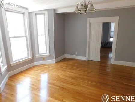 2.5 bed, 1 bath apartment for rent at 168 River St Unit 1, Cambridgeport — photo 4 of 10