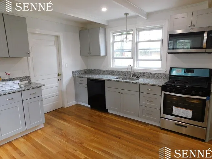 2.5 bed, 1 bath apartment for rent at 168 River St Unit 1, Cambridgeport — photo 3 of 10