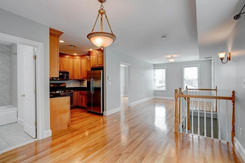 3 bed, 1 bath apartment for rent at 168 W 9th Unit 3, South Boston