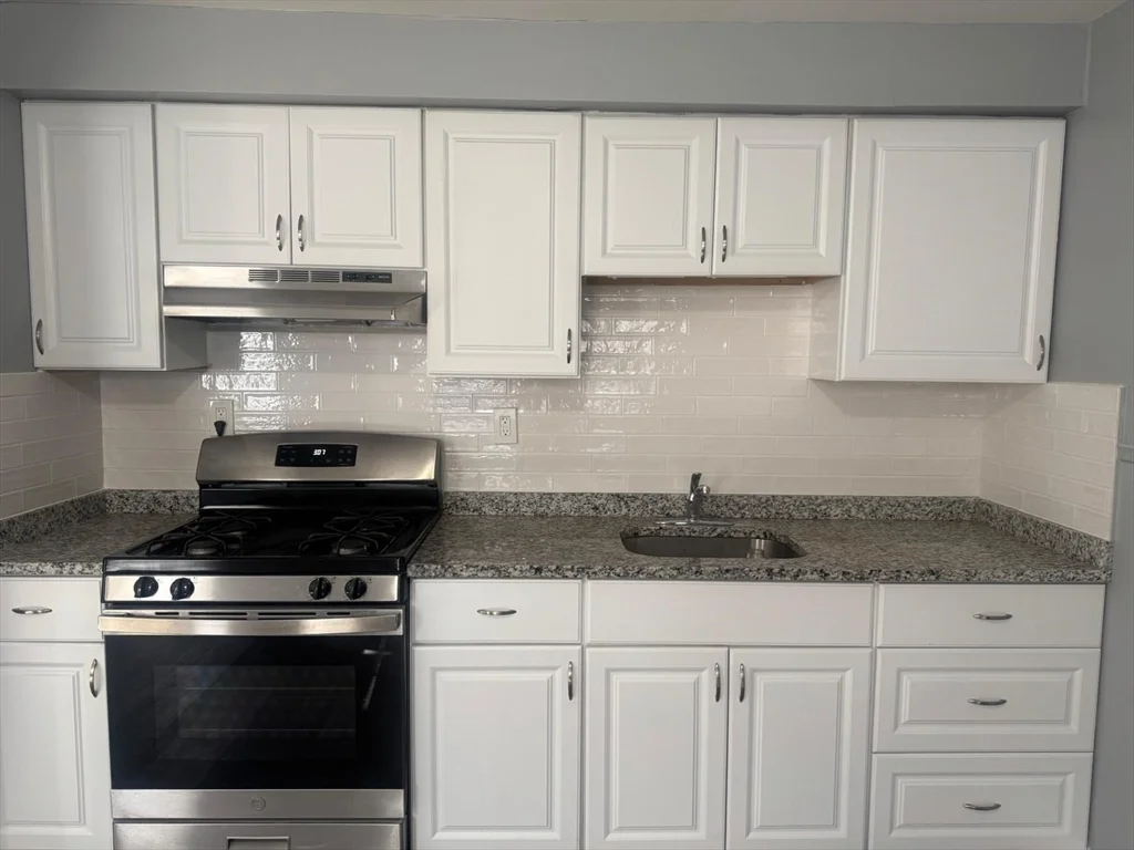 2 bed, 1 bath apartment for rent at 168 Warren Ct Unit 1, Lowell — photo 1 of 6