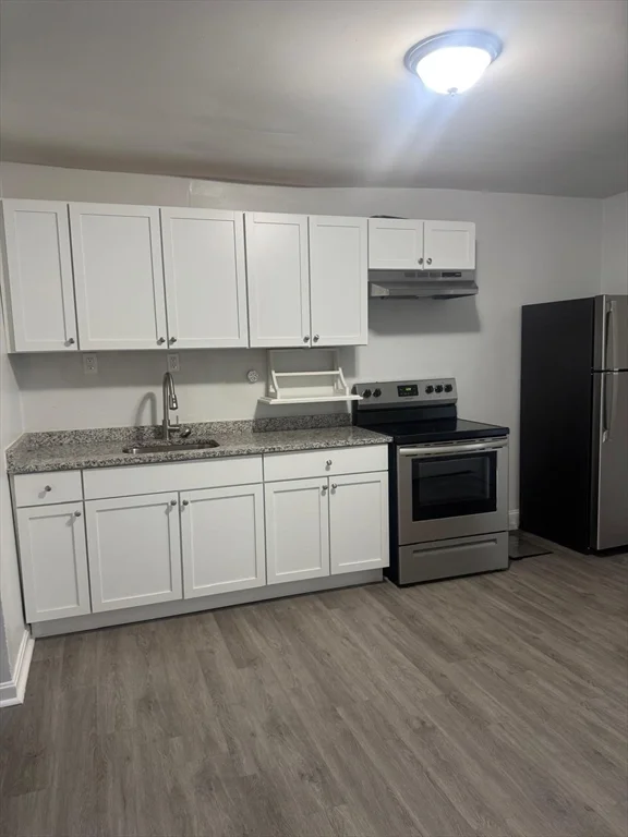 2 bed, 1 bath apartment for rent at 168 Warren Ct Unit 1, Lowell — photo 2 of 6