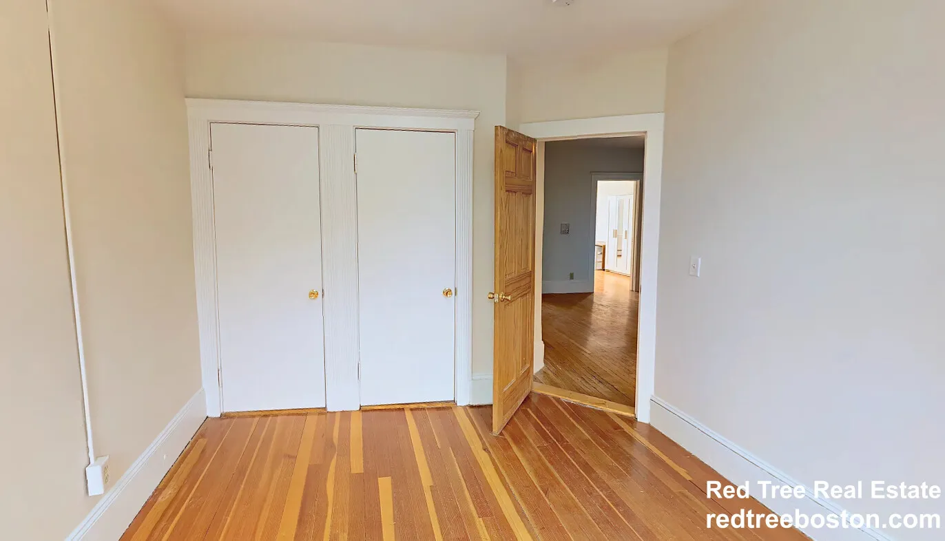 4 bed, 1 bath apartment for rent at 1680 Commonwealth Ave Unit 4, Brighton — photo 4 of 12