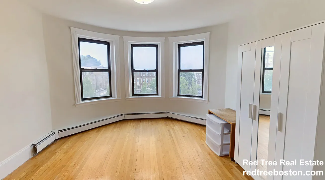 4 bed, 1 bath apartment for rent at 1680 Commonwealth Ave Unit 4, Brighton — photo 6 of 12