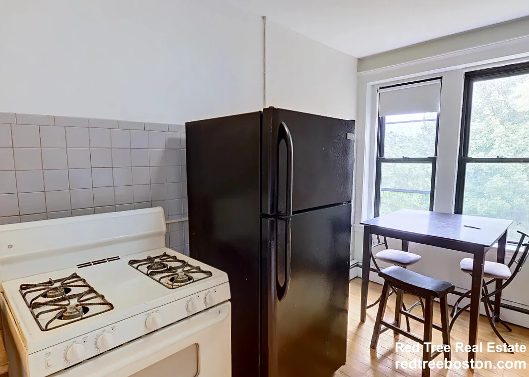 4 bed, 1 bath apartment for rent at 1680 Commonwealth Ave Unit 4, Brighton — photo 12 of 12