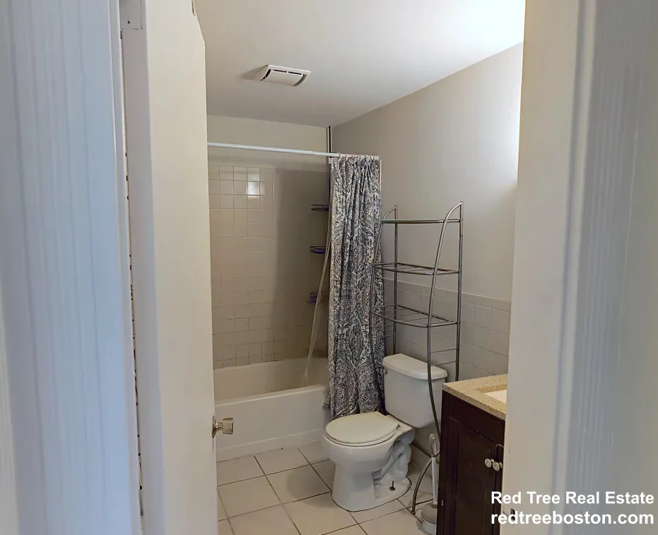 4 bed, 1 bath apartment for rent at 1680 Commonwealth Ave Unit 4, Brighton — photo 8 of 12