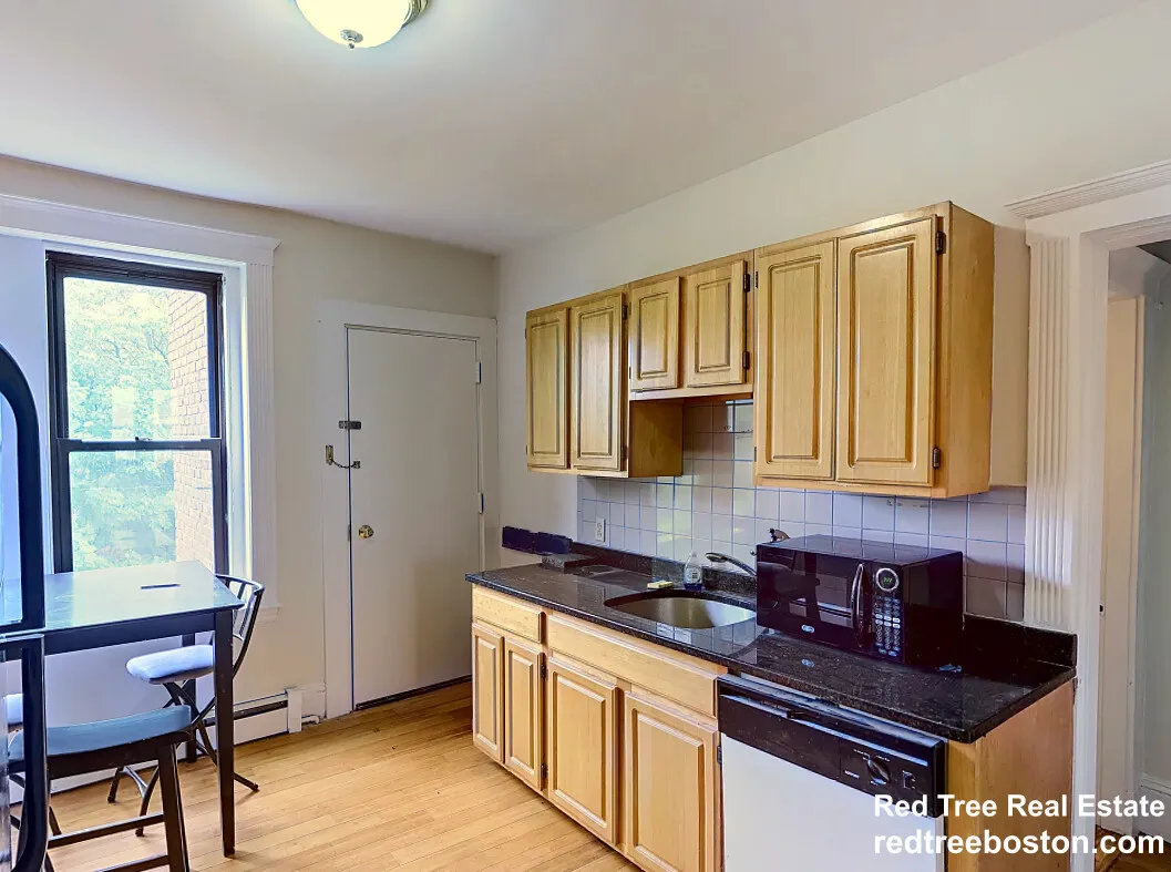 4 bed, 1 bath apartment for rent at 1680 Commonwealth Ave Unit 4, Brighton — photo 7 of 12