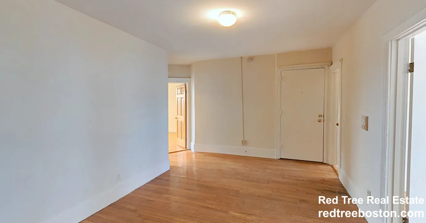 4 bed, 1 bath apartment for rent at 1680 Commonwealth Ave Unit 4, Brighton — photo 9 of 12