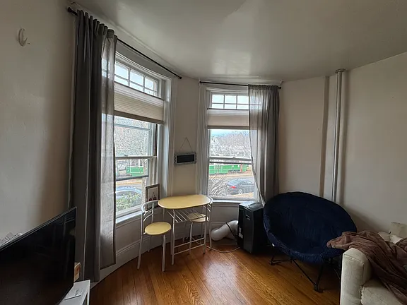 3.5 bed, 2 bath apartment for rent at 1681 Beacon St Unit 1, Aspinwall Hill — photo 6 of 17