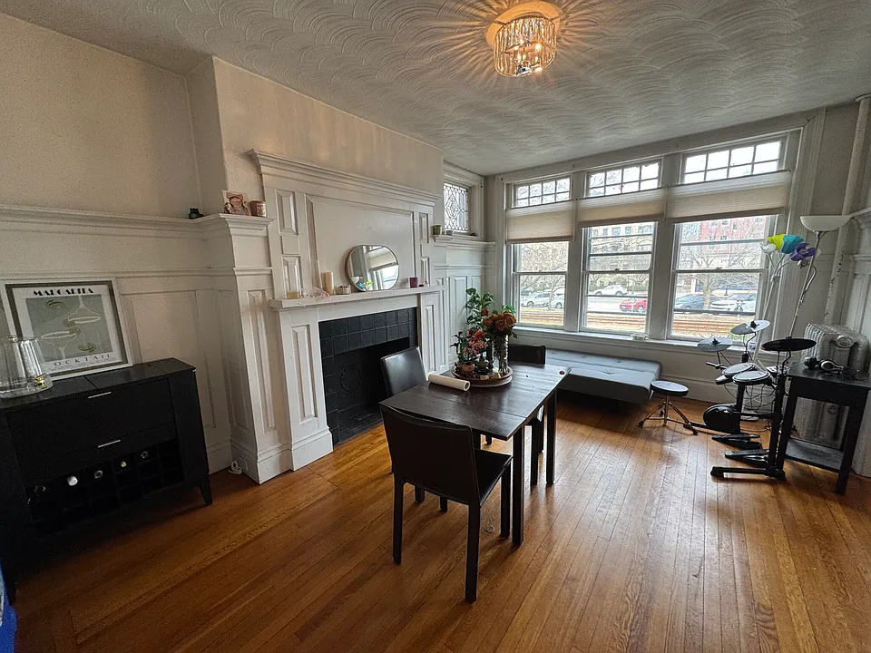 3.5 bed, 2 bath apartment for rent at 1681 Beacon St Unit 1, Aspinwall Hill — photo 9 of 17