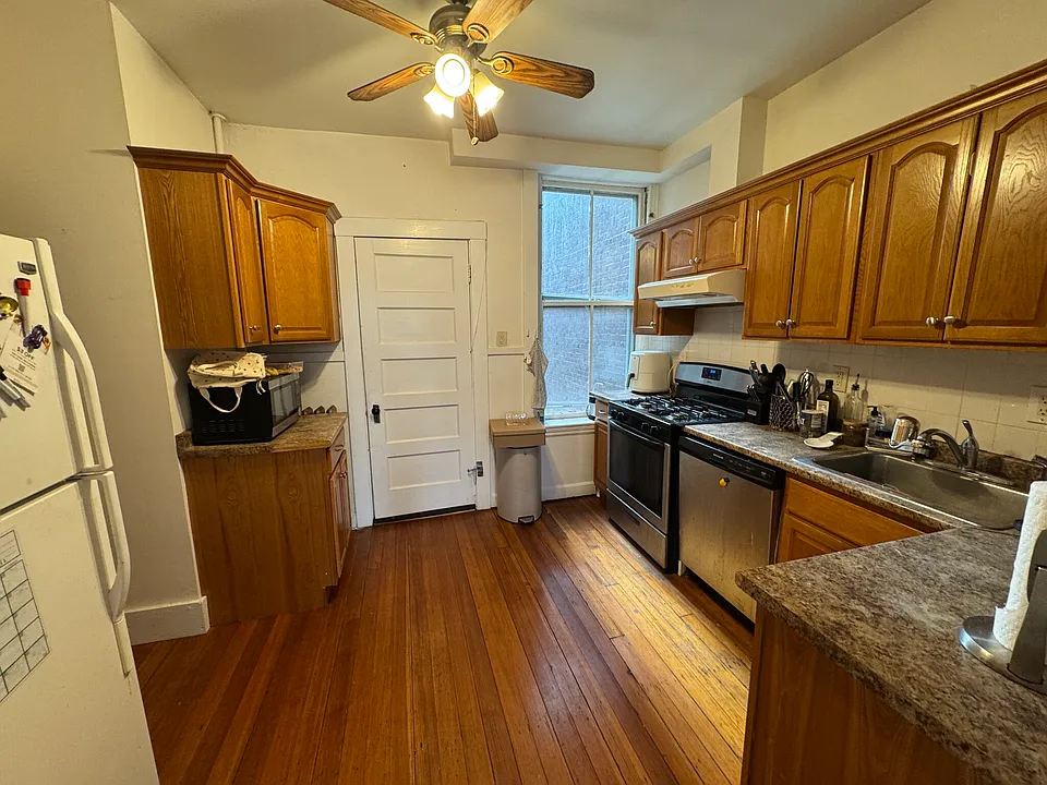 3.5 bed, 2 bath apartment for rent at 1681 Beacon St Unit 1, Aspinwall Hill — photo 3 of 17