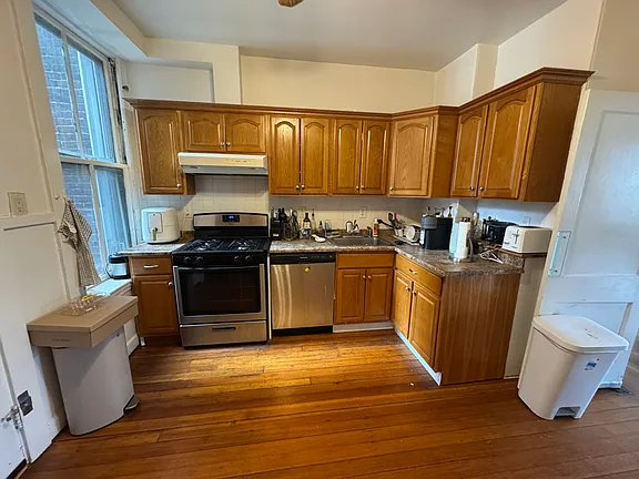 3.5 bed, 2 bath apartment for rent at 1681 Beacon St Unit 1, Aspinwall Hill — photo 2 of 17