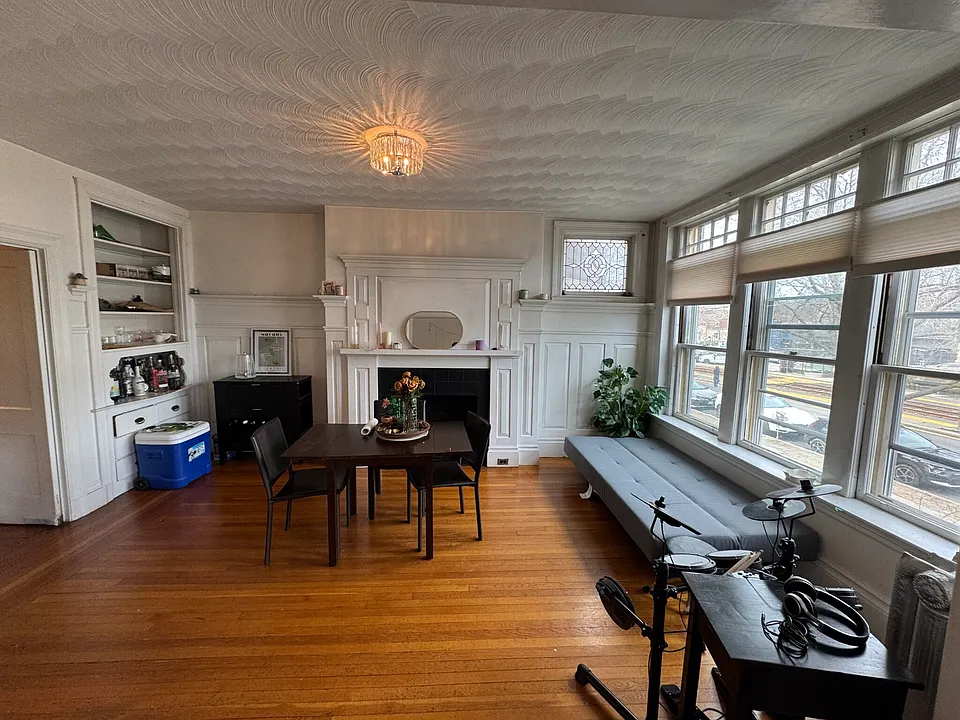 3.5 bed, 2 bath apartment for rent at 1681 Beacon St Unit 1, Aspinwall Hill — photo 7 of 17
