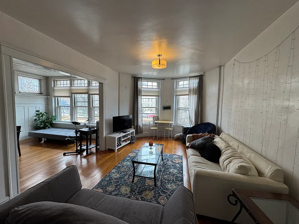 3.5 bed, 2 bath apartment for rent at 1681 Beacon St Unit 1, Aspinwall Hill — photo 4 of 17