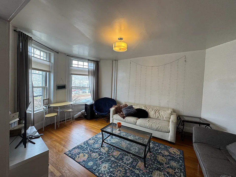 3.5 bed, 2 bath apartment for rent at 1681 Beacon St Unit 1, Aspinwall Hill — photo 5 of 17