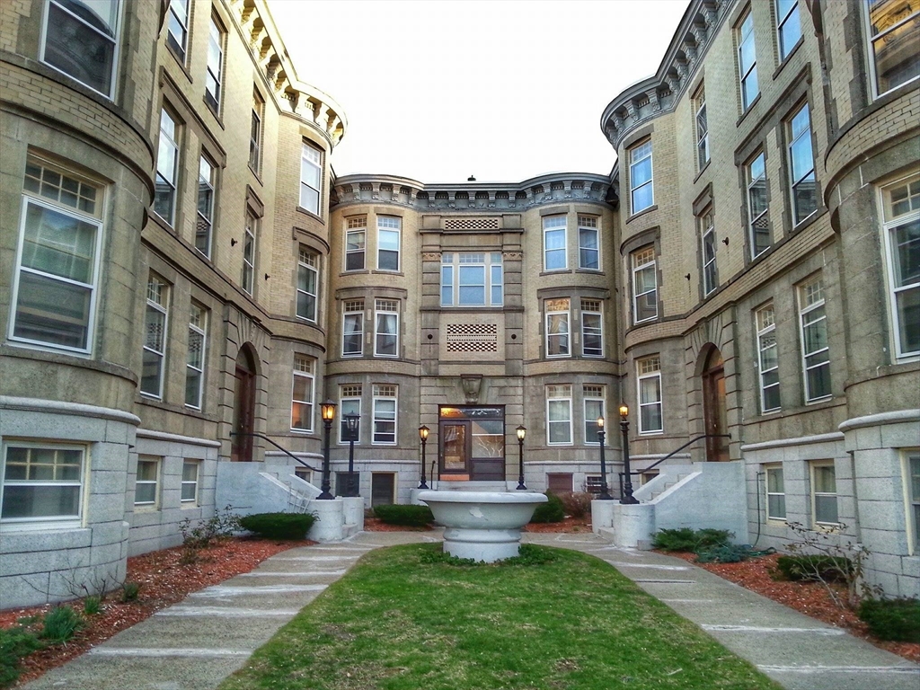 3 bed, 2 bath apartment for rent at 1681 Beacon St Unit 3, Aspinwall Hill — photo 1 of 9