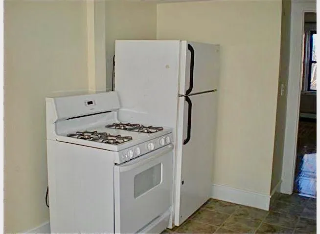 5 bed, 1 bath apartment for rent at 1682 Commonwealth Ave Unit 2, Brighton — photo 23 of 35