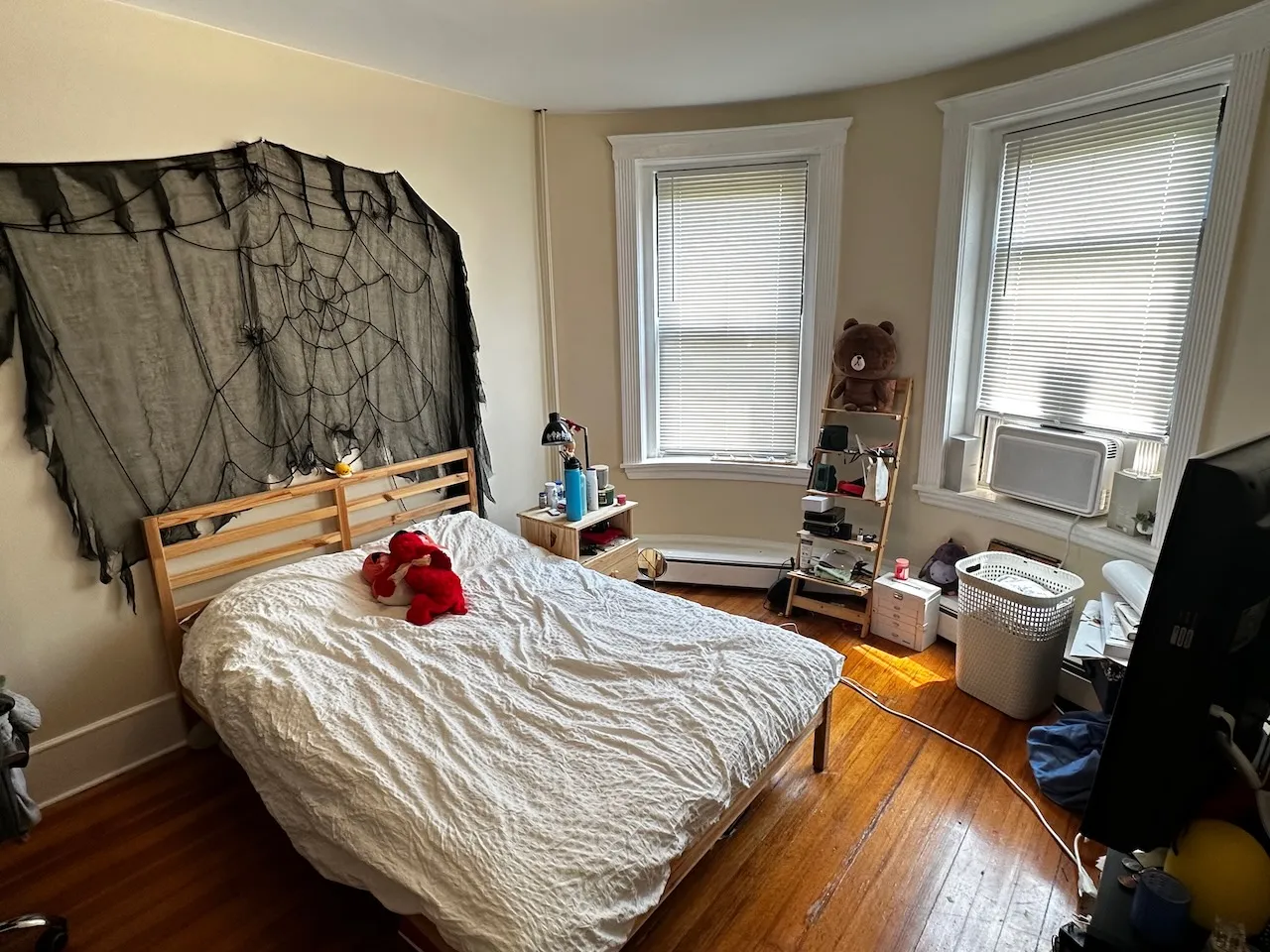 5 bed, 1 bath apartment for rent at 1682 Commonwealth Ave Unit 2, Brighton — photo 16 of 35