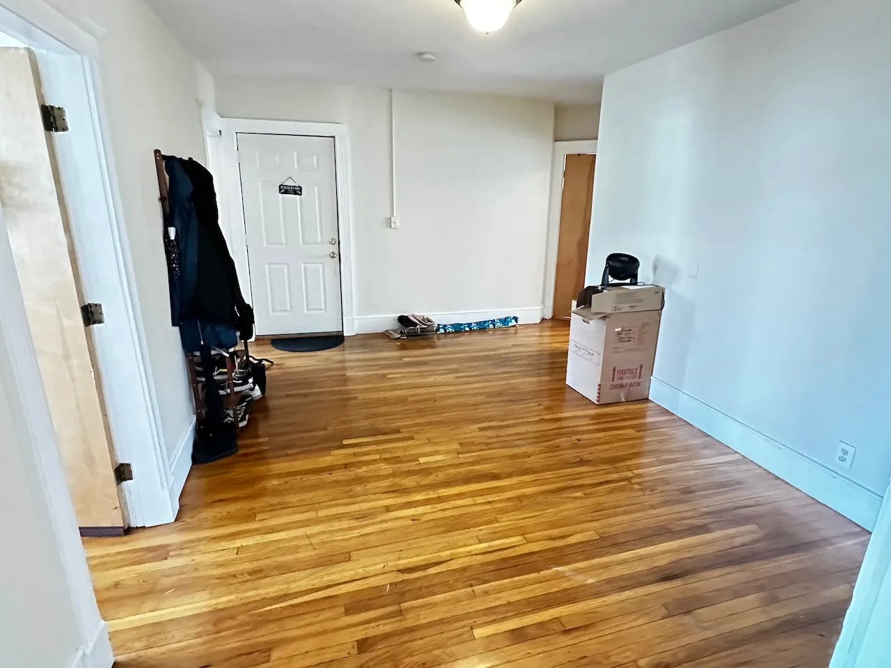 5 bed, 1 bath apartment for rent at 1682 Commonwealth Ave Unit 2, Brighton — photo 6 of 35