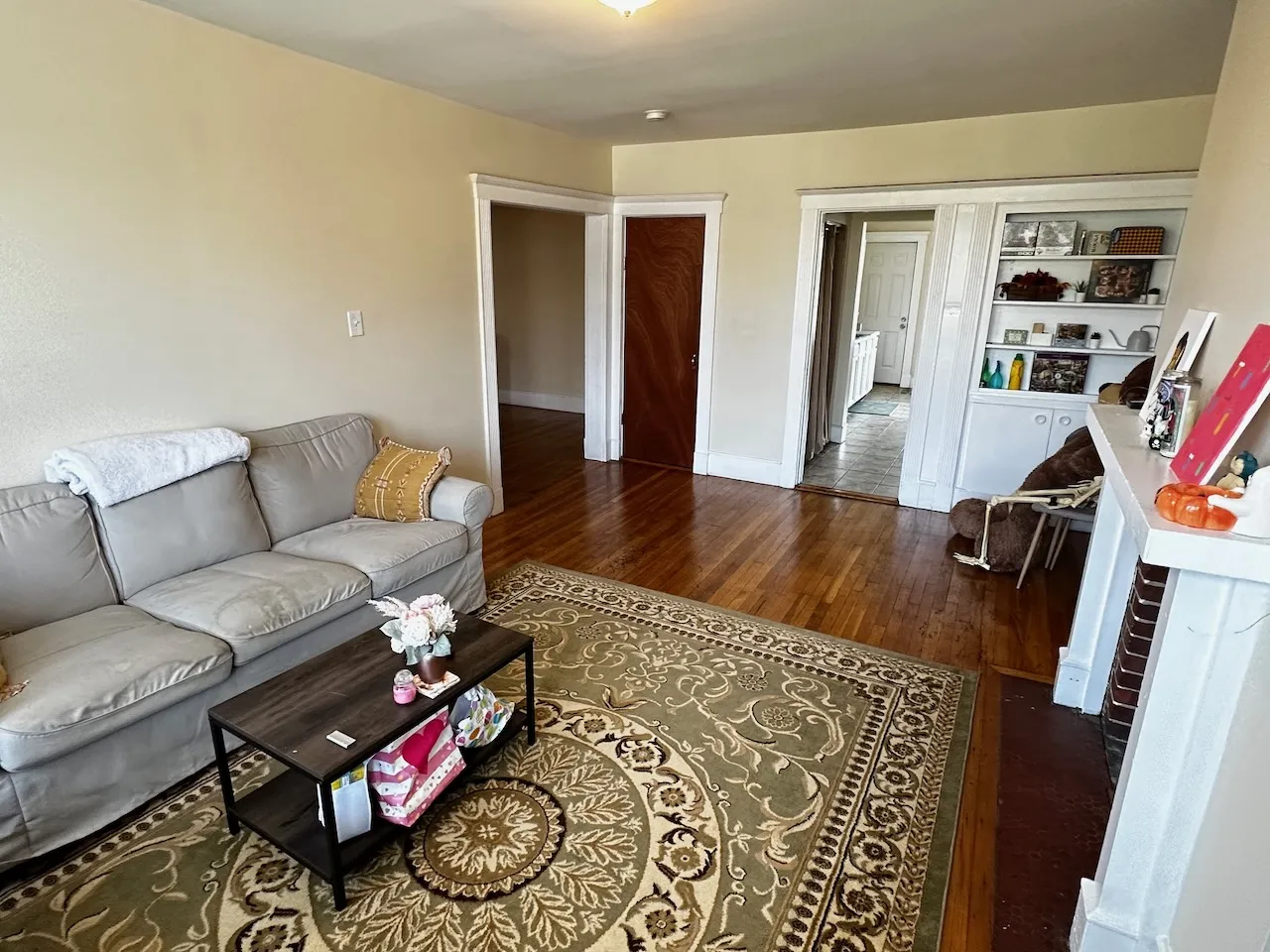 5 bed, 1 bath apartment for rent at 1682 Commonwealth Ave Unit 2, Brighton — photo 4 of 35
