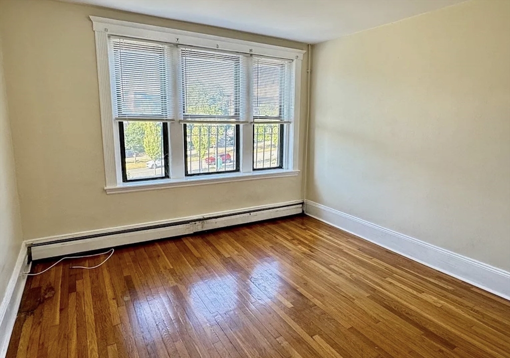 3 bed, 1 bath apartment for rent at 1682 Commonwealth Ave Unit 3, Brighton — photo 5 of 16