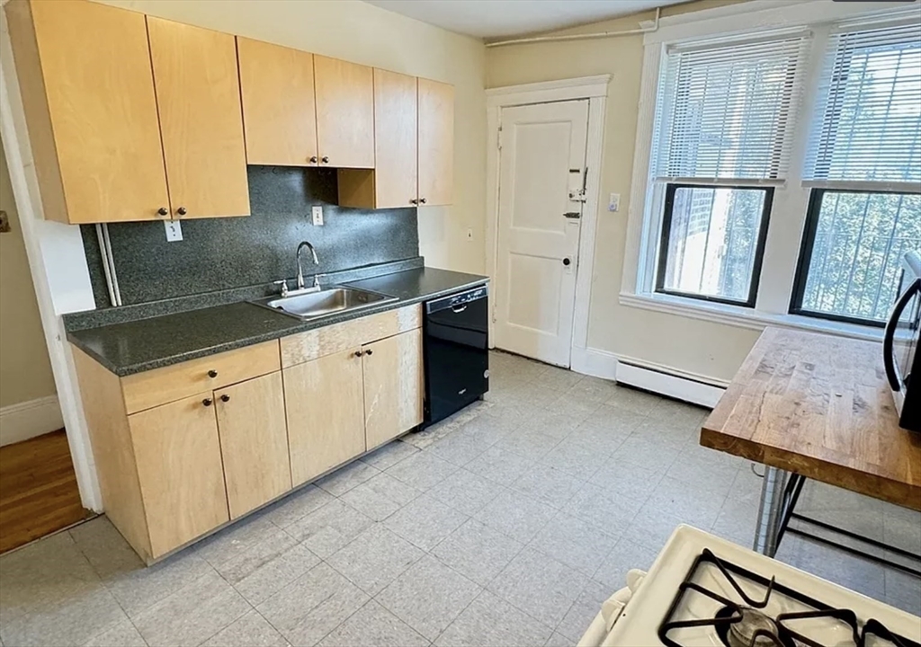 3 bed, 1 bath apartment for rent at 1682 Commonwealth Ave Unit 3, Brighton — photo 13 of 16