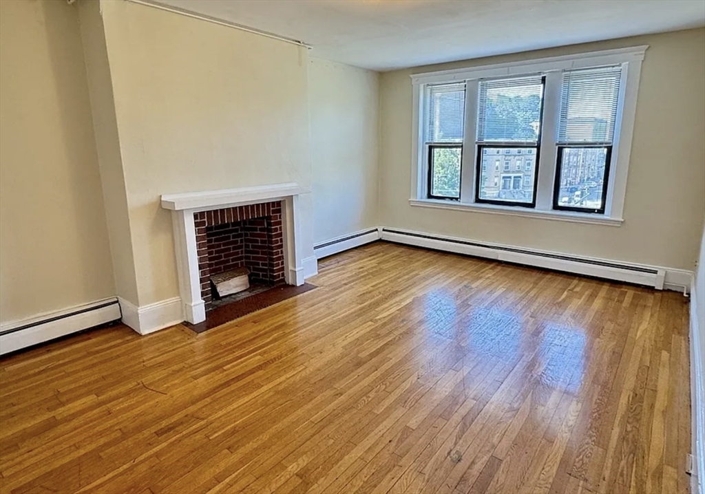 3 bed, 1 bath apartment for rent at 1682 Commonwealth Ave Unit 3, Brighton — photo 2 of 16