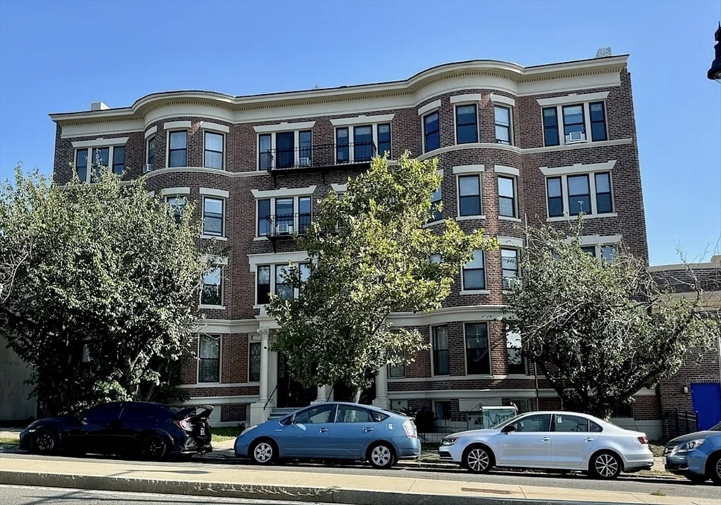 3 bed, 1 bath apartment for rent at 1682 Commonwealth Ave Unit 3, Brighton — photo 1 of 16
