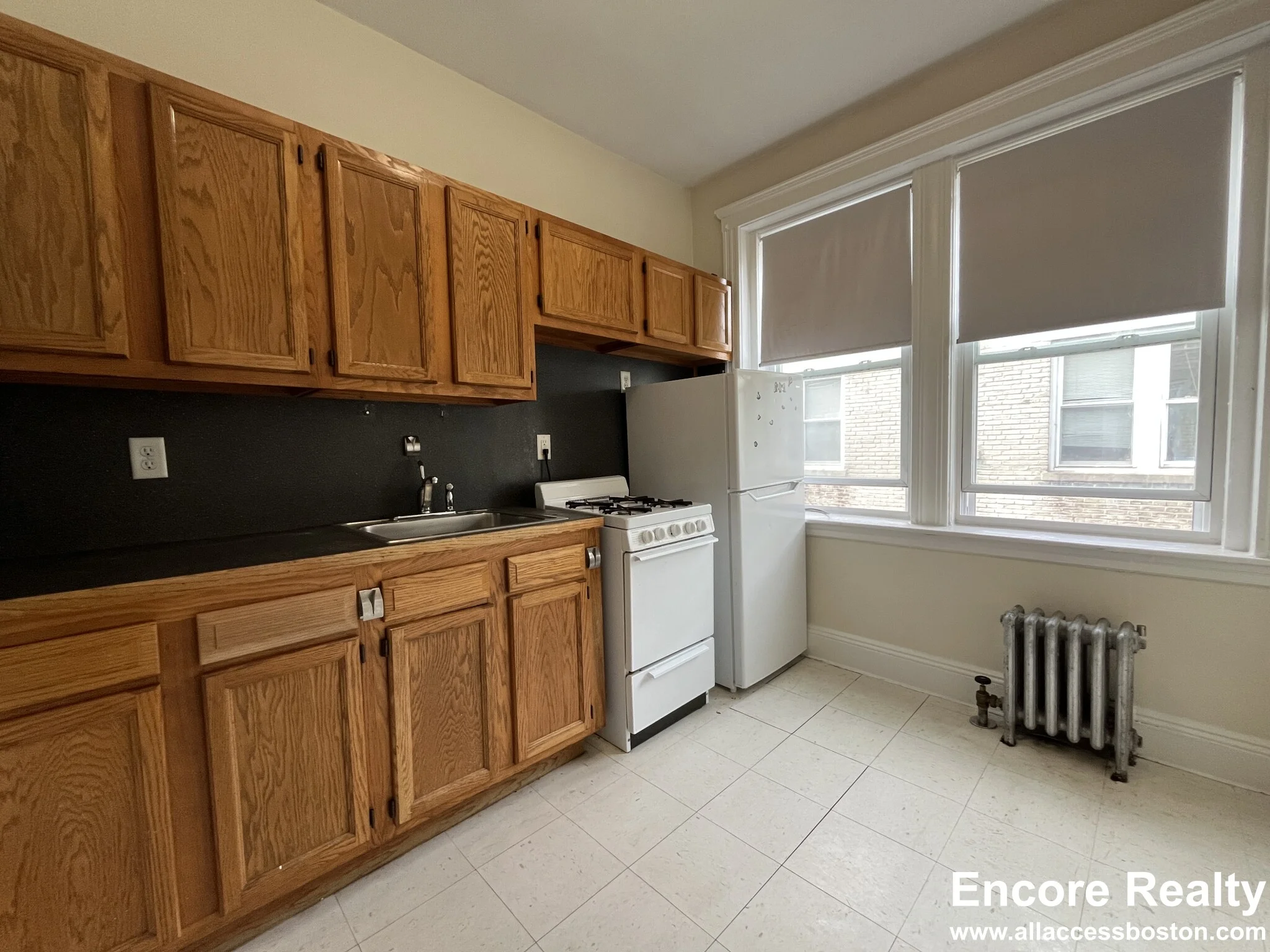 1 bed, 1 bath apartment for rent at 1687 Commonwealth Ave Unit 3, Brighton