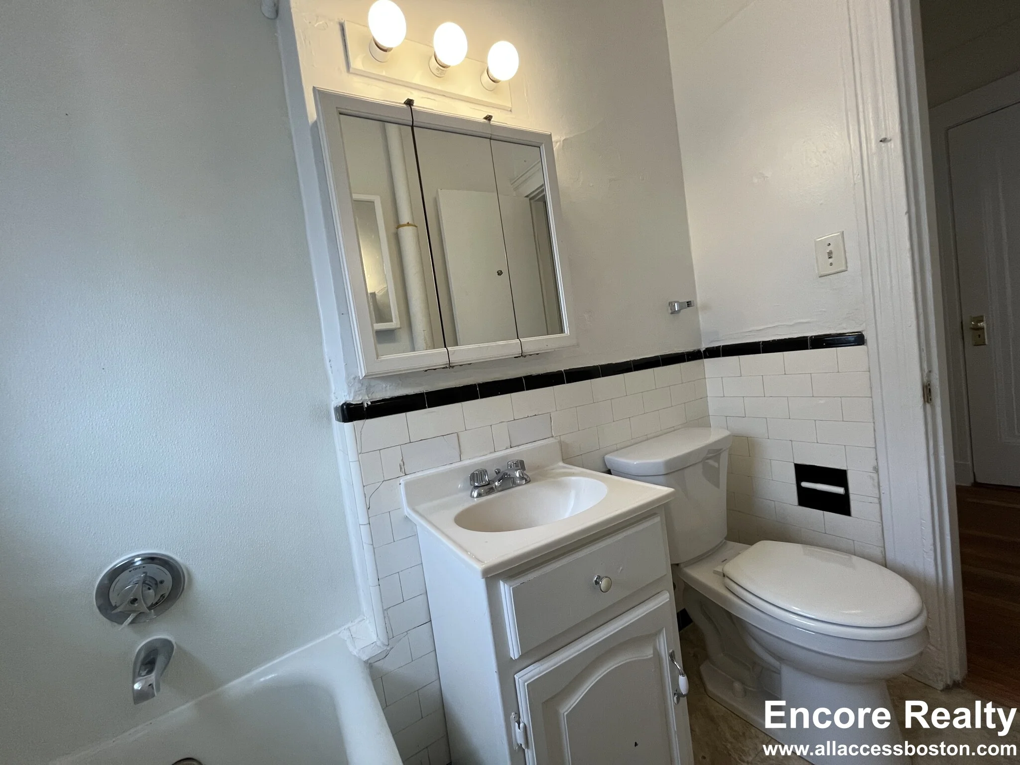 1 bed, 1 bath apartment for rent at 1687 Commonwealth Ave Unit 3, Brighton — photo 8 of 17