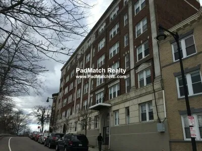 1 split bed, 1 bath apartment for rent at 1687 Commonwealth Ave Unit 8, Brighton — photo 2 of 8