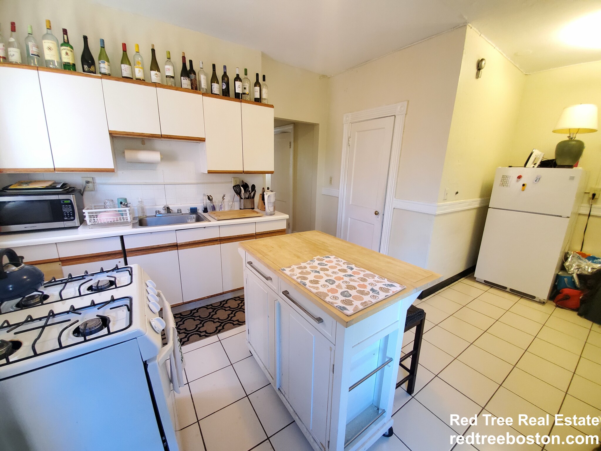 2 bed, 1 bath apartment for rent at 1688 Beacon St Unit 10, Brookline — photo 15 of 17