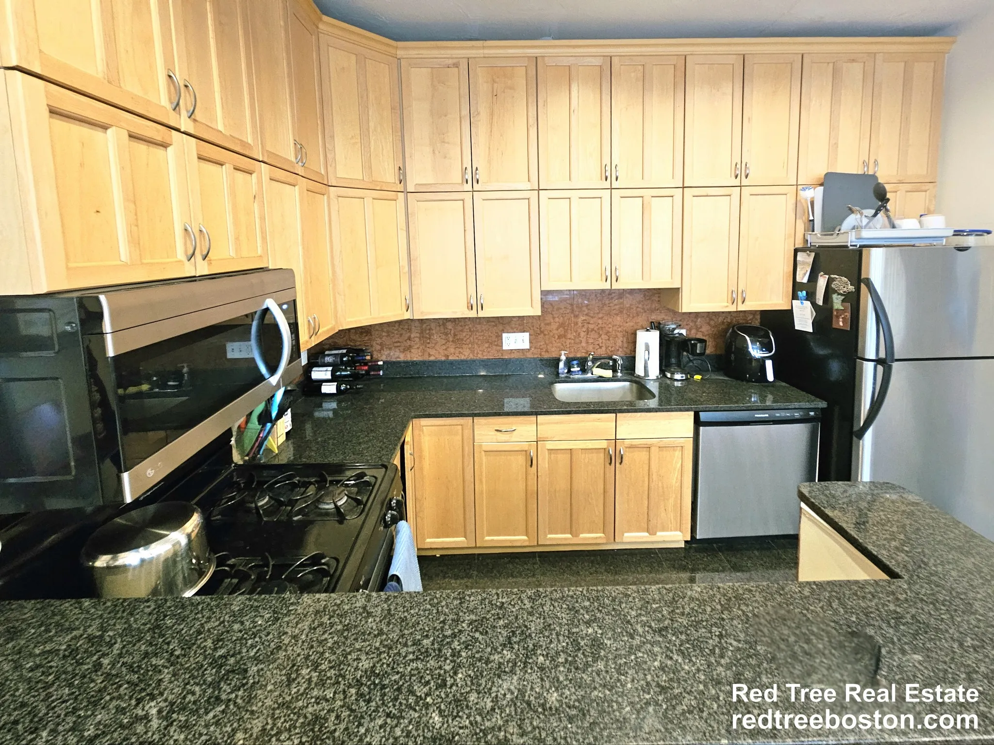 3 bed, 3 bath apartment for rent at 1689 Beacon St Unit 1689-2, Aspinwall Hill — photo 2 of 22