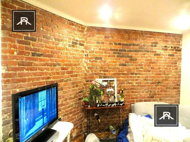 2 bed, 1 bath apartment for rent at 1689 Beacon St Unit 4, Aspinwall Hill — photo 2 of 11