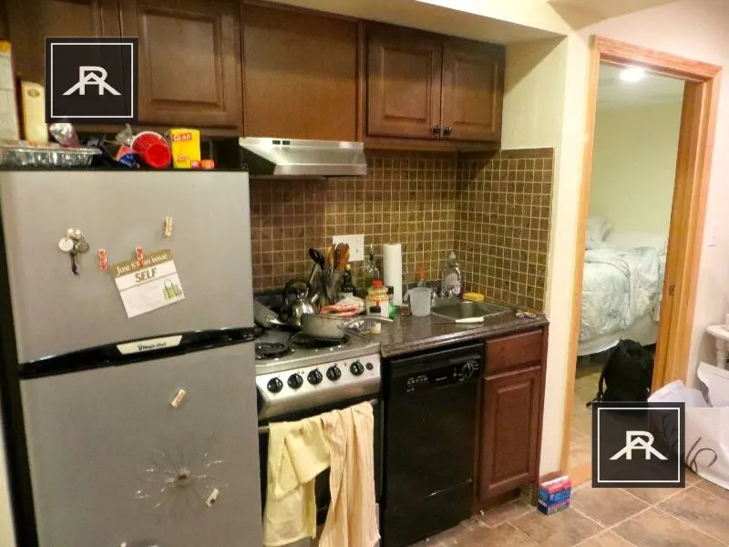 2 bed, 1 bath apartment for rent at 1689 Beacon St Unit 4, Aspinwall Hill
