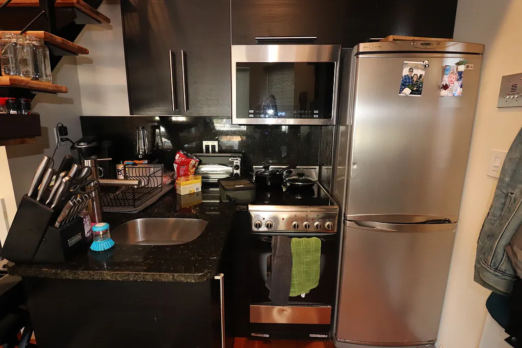 Studio bed, 1 bath apartment for rent at 1689 Beacon St Unit 8, Aspinwall Hill — photo 3 of 5