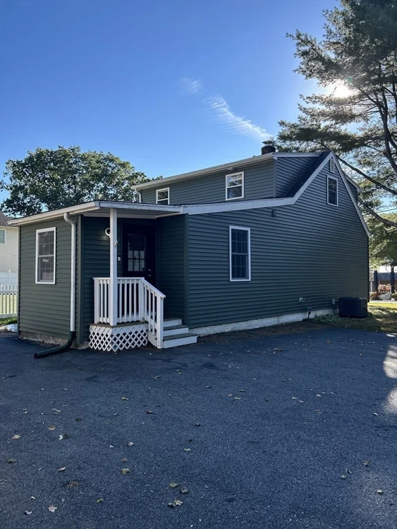 3 bed, 2 bath apartment for rent at 1689 Diamond Hill Rd, Cumberland — photo 3 of 21