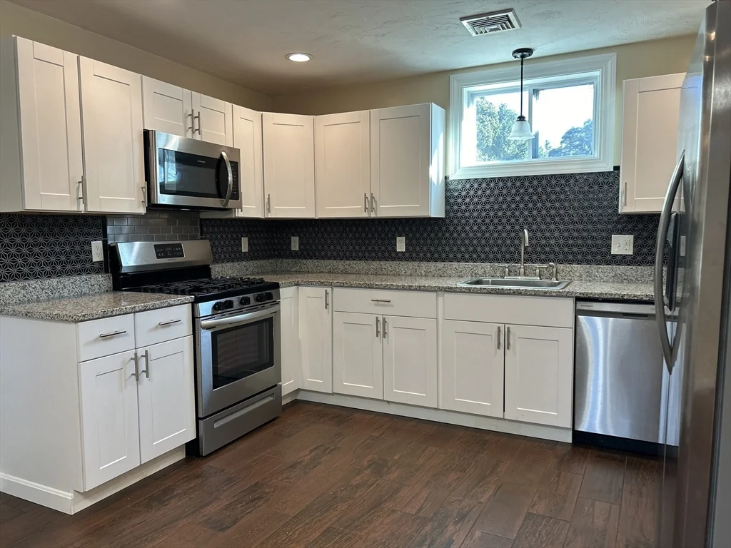 3 bed, 2 bath apartment for rent at 1689 Diamond Hill Rd Unit 1, Cumberland — photo 6 of 21