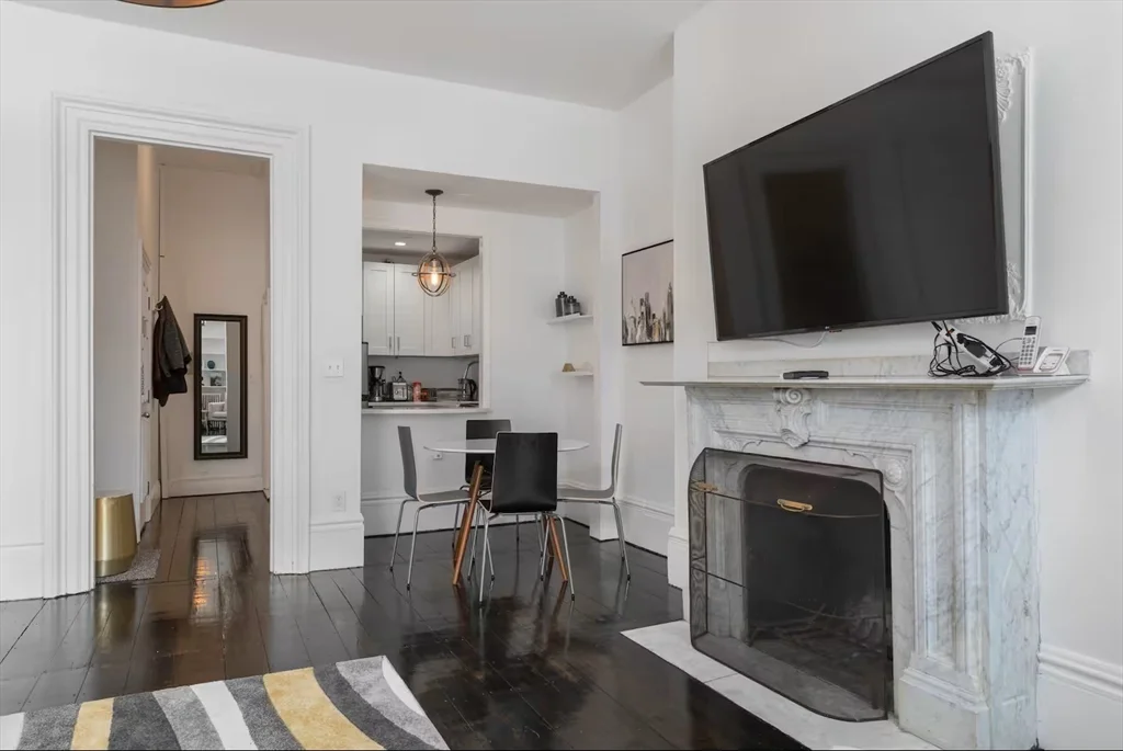 Studio bed, 1 bath apartment for rent at 169 Beacon St Unit 3R, Back Bay — photo 4 of 18