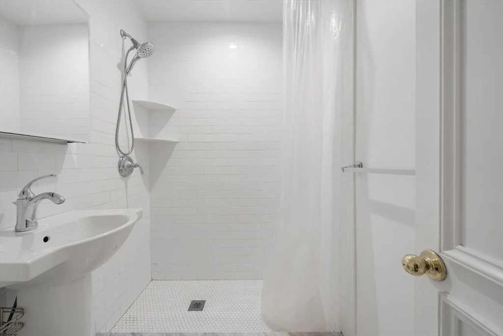 Studio bed, 1 bath apartment for rent at 169 Beacon St Unit 3R, Back Bay — photo 12 of 18