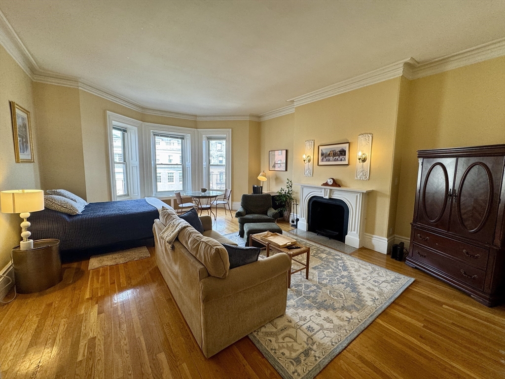 Studio bed, 1 bath apartment for rent at 169 Beacon St Unit 4-1, Back Bay — photo 3 of 21