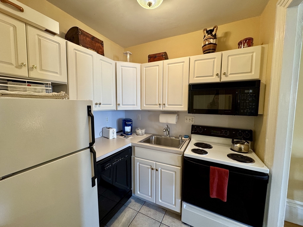 Studio bed, 1 bath apartment for rent at 169 Beacon St Unit 4-1, Back Bay — photo 16 of 21