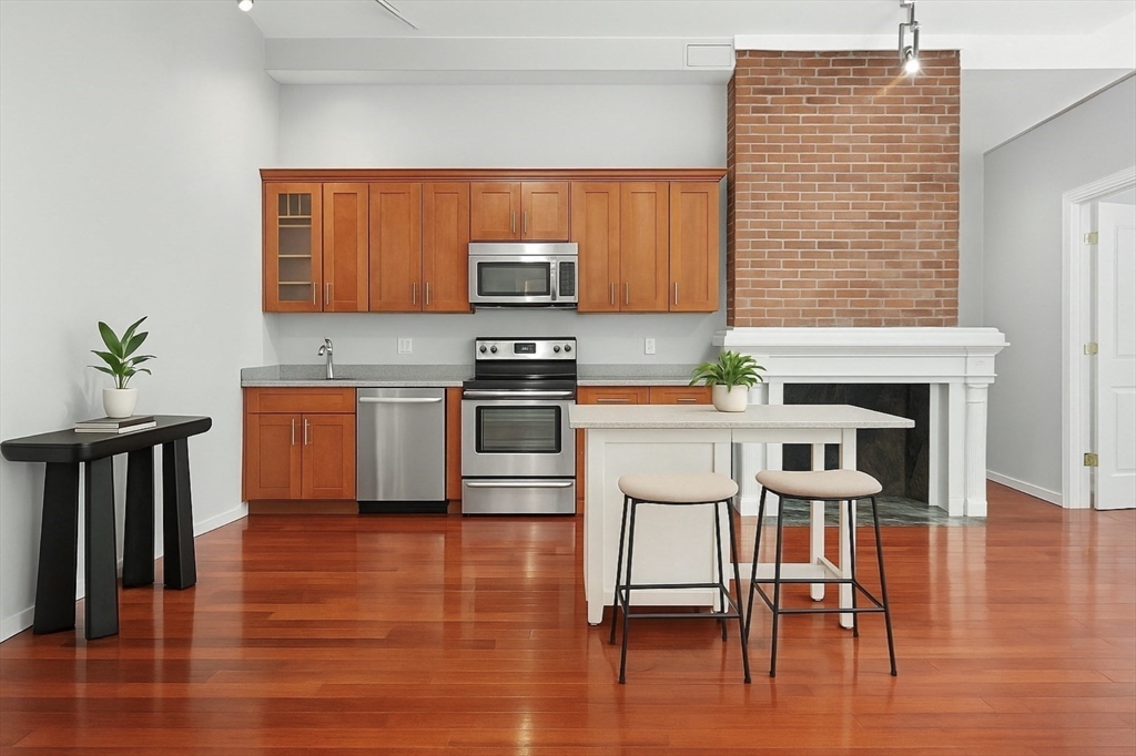1 bed, 1 bath apartment for rent at 169 Beacon Unit 1, Back Bay — photo 1 of 11